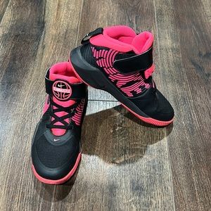 Girls basketball shoes